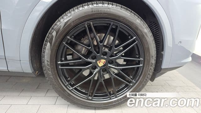 Porsche Cayenne 2023 — Photo 26/32