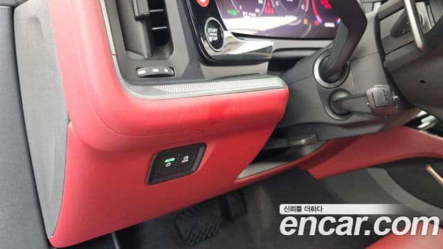 Porsche Cayenne 2023 — Photo 20/32