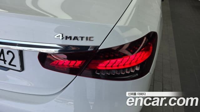 Mercedes-Benz E-Class 2020 — Photo 20/33