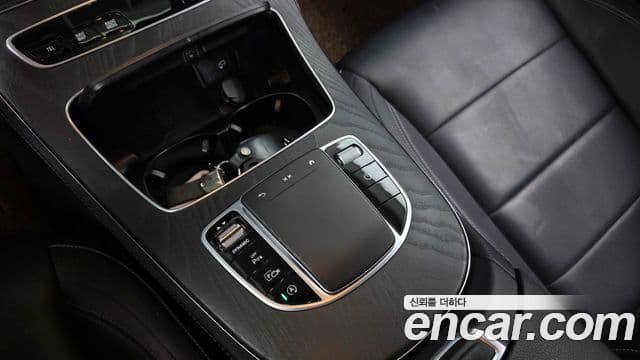 Mercedes-Benz E-Class 2020 — Photo 29/33