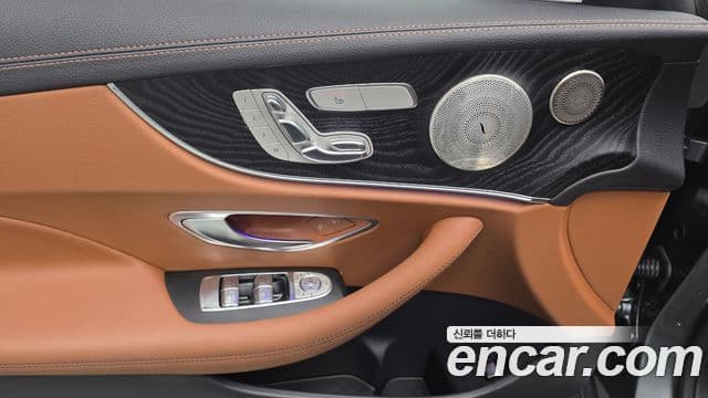 Mercedes-Benz E-Class 2019 — ფოტო 18/20
