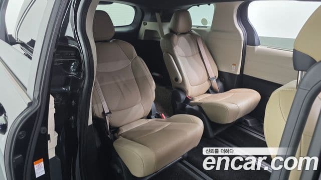 Toyota Sienna 2021 — Photo 19/34