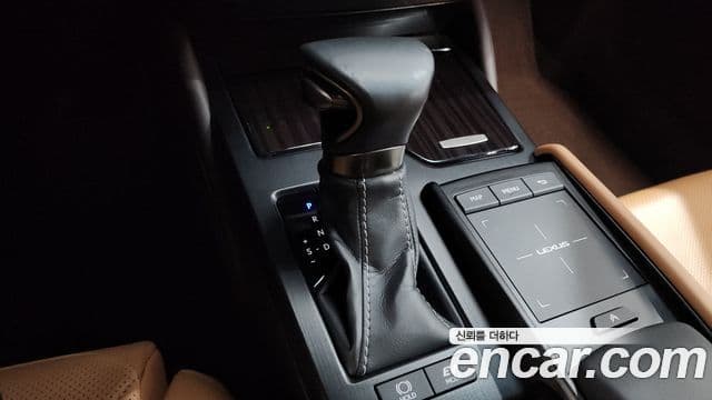 Lexus ES300h 2018 — Şəkil 7/20