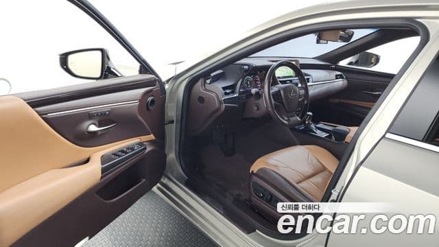 Lexus ES300h 2018 — Şəkil 8/20