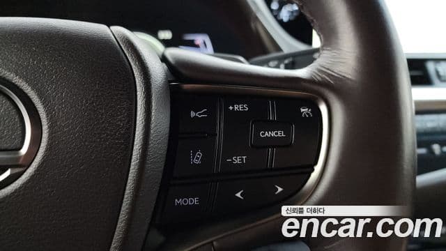 Lexus ES300h 2018 — Şəkil 12/20