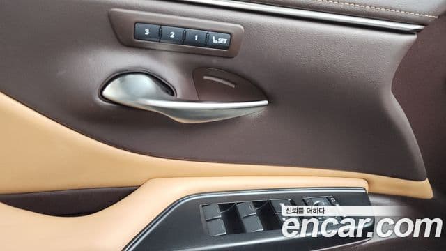 Lexus ES300h 2018 — Şəkil 16/20