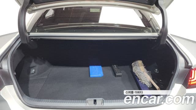 Lexus ES300h 2018 — Şəkil 19/20