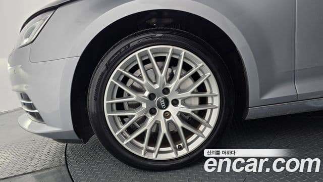 Audi A4 2018 — ფოტო 5/20