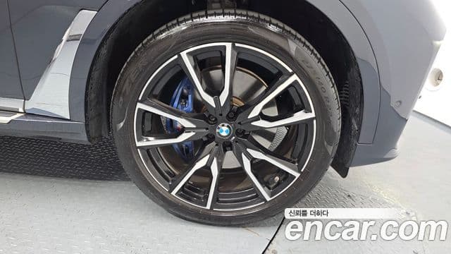 BMW X7 2022 — Photo 21/31