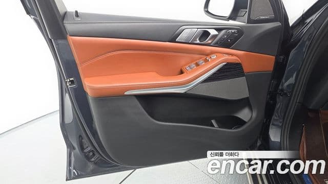 BMW X7 2022 — Photo 17/31