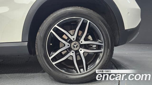 Mercedes-Benz GLA-Class 2019 — Photo 28/30
