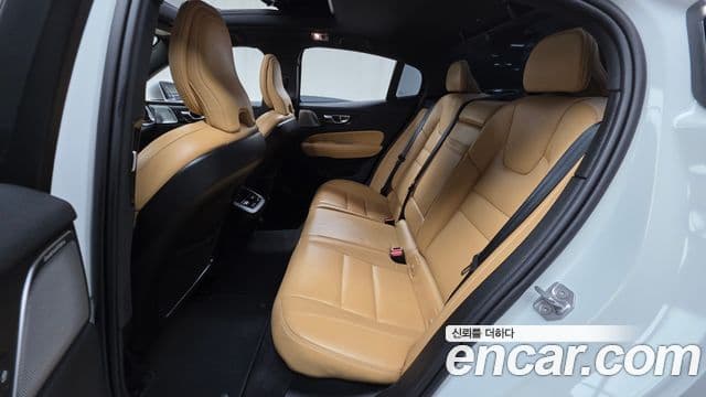 Volvo S60 2021 — Şəkil 12/20