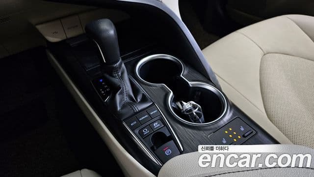 Toyota Camry 2024 — Photo 9/32