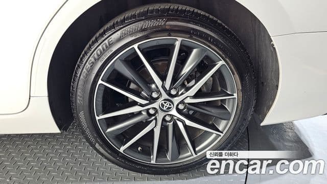 Toyota Camry 2024 — Photo 28/32