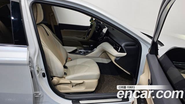 Toyota Camry 2024 — Photo 23/32