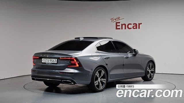 Volvo S60 2019 — Şəkil 1/20