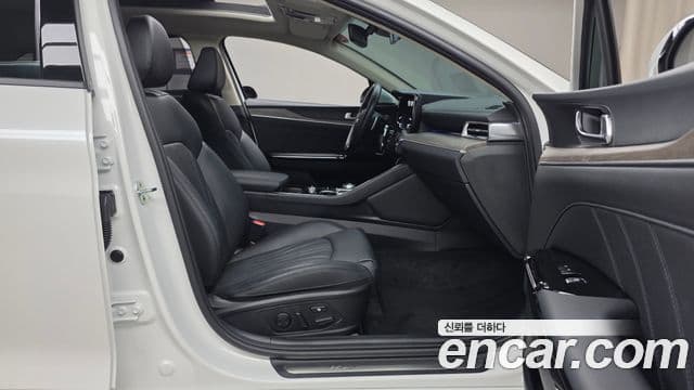 Kia K5 2021 — ფოტო 22/34