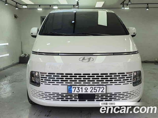 Hyundai Staria 2023 — ფოტო 1/19