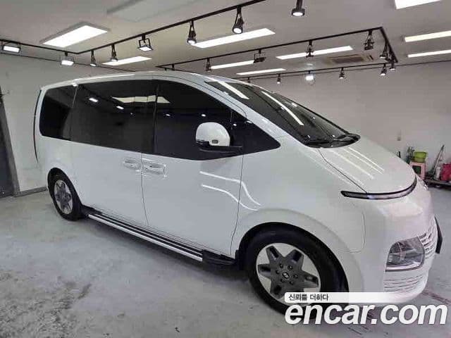 Hyundai Staria 2023 — ფოტო 2/19