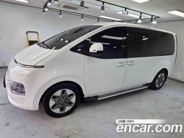 Hyundai Staria 2023 — ფოტო 3/19