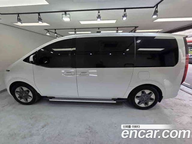 Hyundai Staria 2023 — ფოტო 4/19