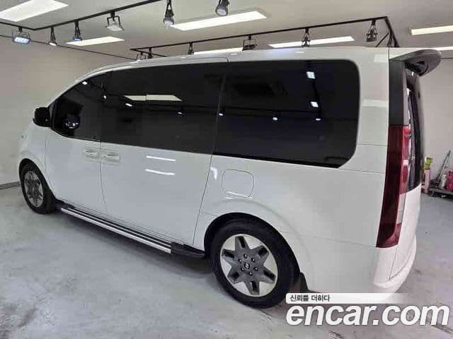 Hyundai Staria 2023 — ფოტო 6/19