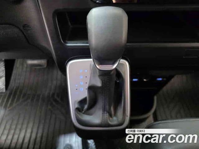 Hyundai Staria 2023 — ფოტო 14/19