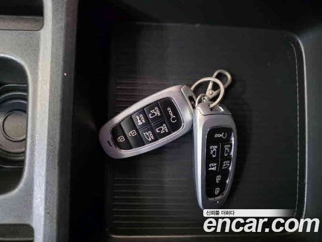 Hyundai Staria 2023 — ფოტო 15/19