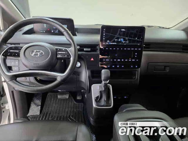 Hyundai Staria 2023 — ფოტო 17/19