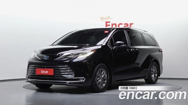 Toyota Sienna 2023 — ფოტო 18/20