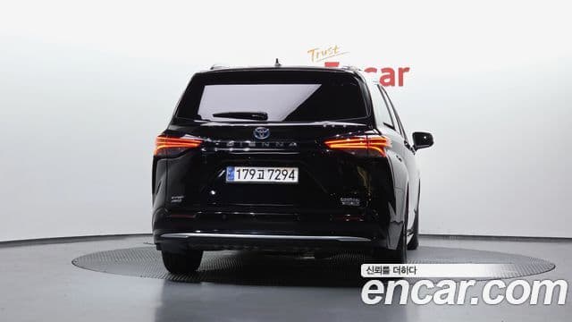 Toyota Sienna 2023 — ფოტო 14/20