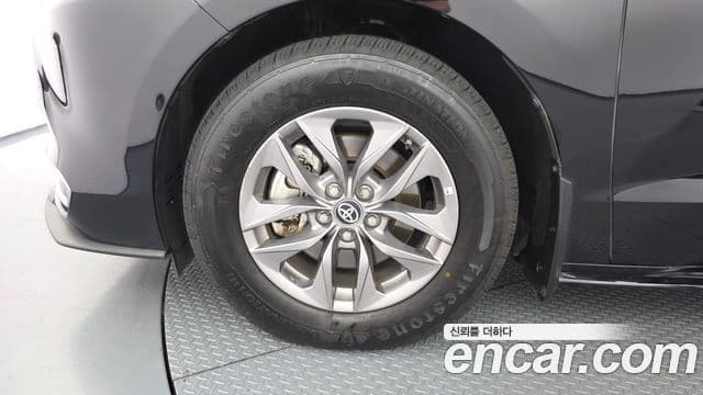 Toyota Sienna 2023 — ფოტო 20/20
