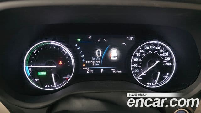 Toyota Sienna 2023 — ფოტო 1/20