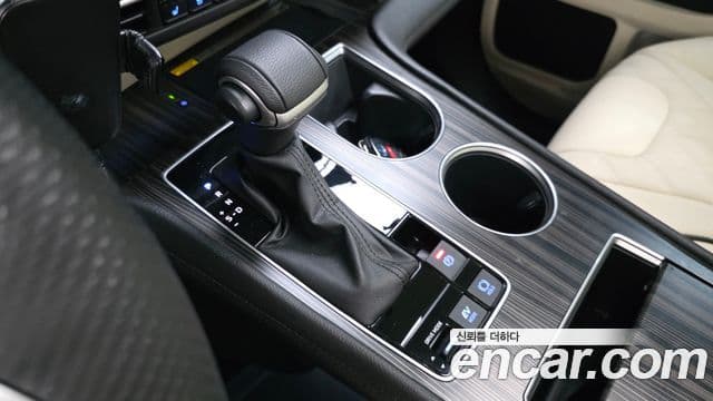 Toyota Sienna 2023 — ფოტო 17/20