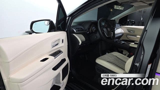 Toyota Sienna 2023 — ფოტო 9/20