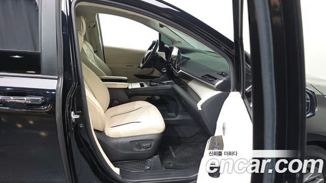 Toyota Sienna 2023 — ფოტო 6/20