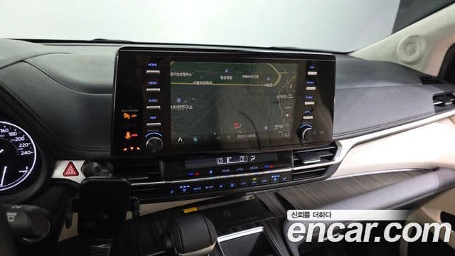 Toyota Sienna 2023 — ფოტო 10/20