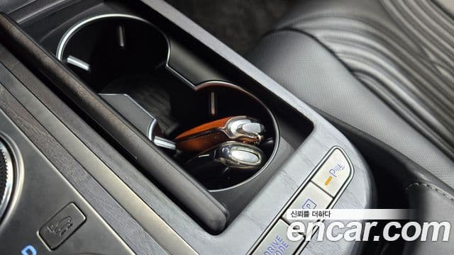 Genesis Electrified G80 2020 — Şəkil 15/20