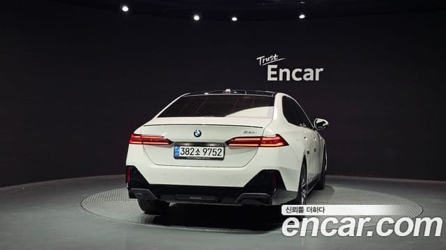 BMW 5 Series 2024 — ფოტო 4/20