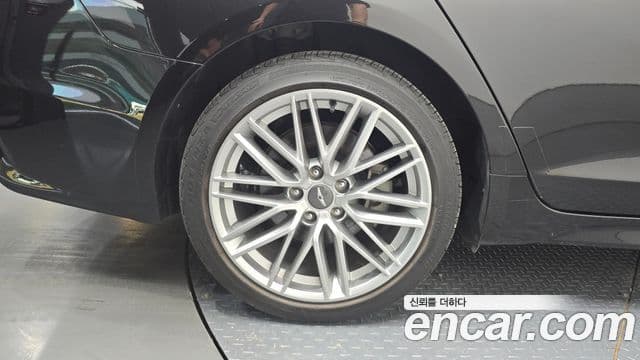 Genesis G70 2019 — Photo 24/34