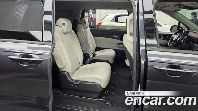 Kia Carnival 2021 — Фото 12/20
