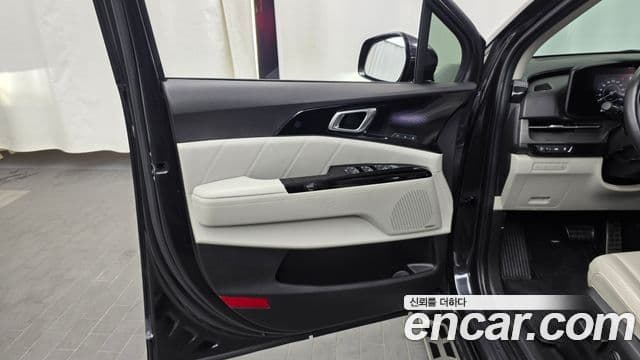 Kia Carnival 2021 — Photo 21/33