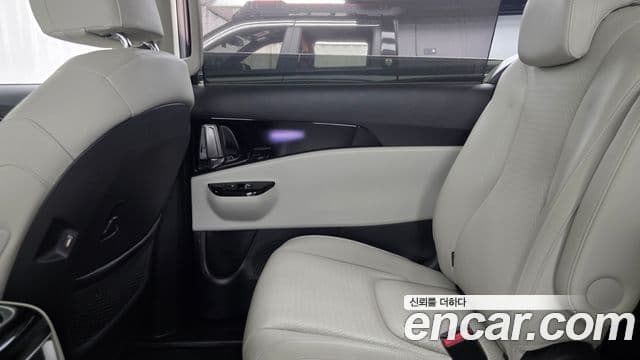 Kia Carnival 2021 — Photo 23/33