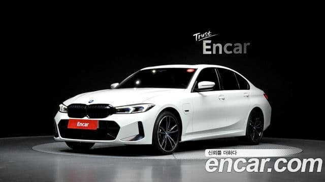 BMW 3 Series 2023 — ფოტო 1/20