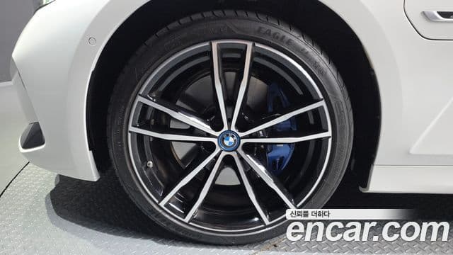 BMW 3 Series 2023 — ფოტო 5/20