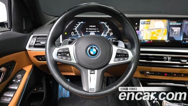 BMW 3 Series 2023 — ფოტო 13/20