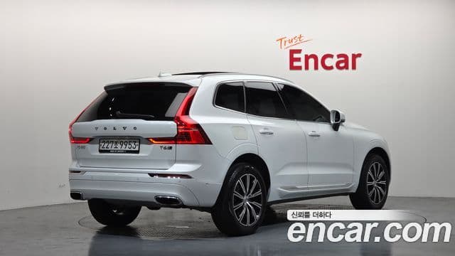 Volvo XC60 2019 — ფოტო 2/20