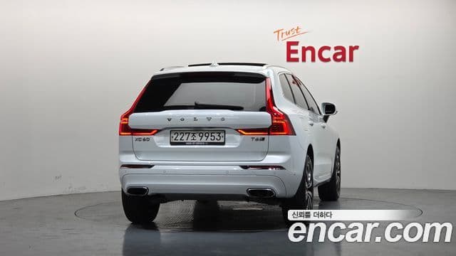 Volvo XC60 2019 — ფოტო 4/20