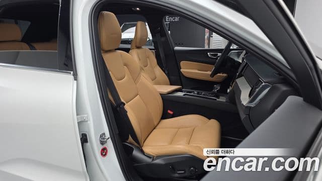Volvo XC60 2019 — Şəkil 12/20