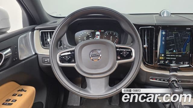 Volvo XC60 2019 — Şəkil 13/20